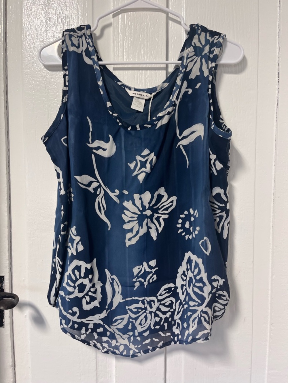 NWT Mesmerize Floral Made In USA Sleeveless resort-wear  blouse tank size medium